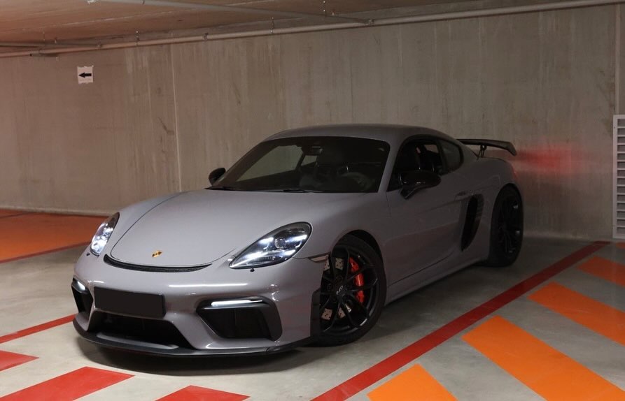 Porsche 718 Cayman GT4 — photo 1