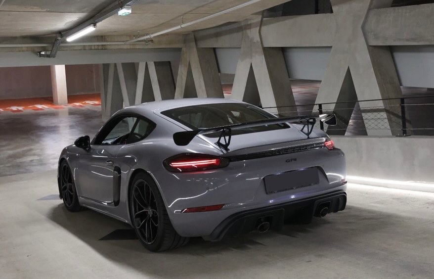 Porsche 718 Cayman GT4 — photo 3