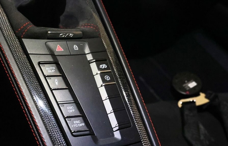Porsche 718 Cayman GT4 — photo 8
