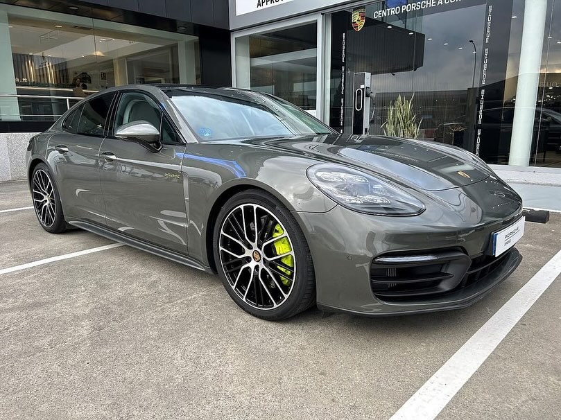 Porsche Panamera 4 E-Hybrid Platinum Edition — photo 1