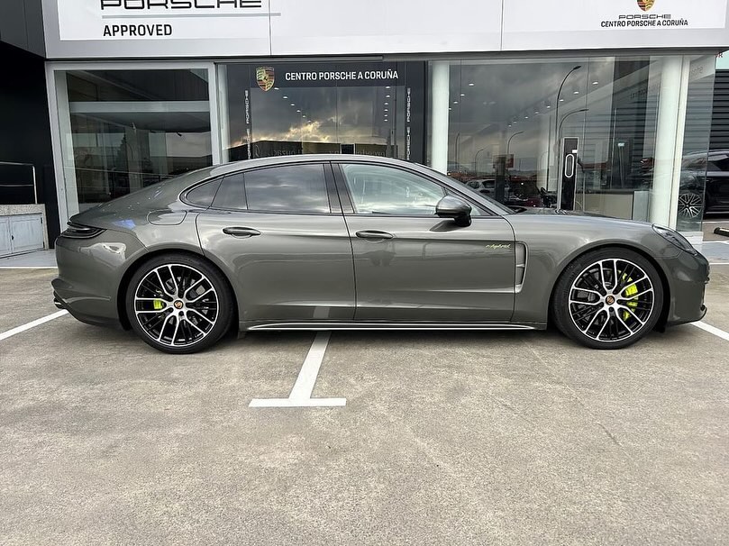 Porsche Panamera 4 E-Hybrid Platinum Edition — photo 2