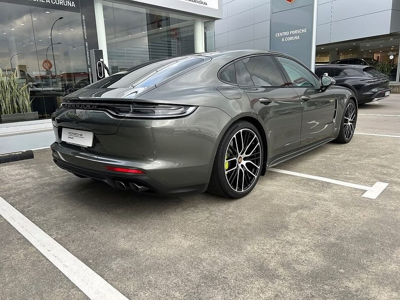 Porsche Panamera 4 E-Hybrid Platinum Edition — photo 3