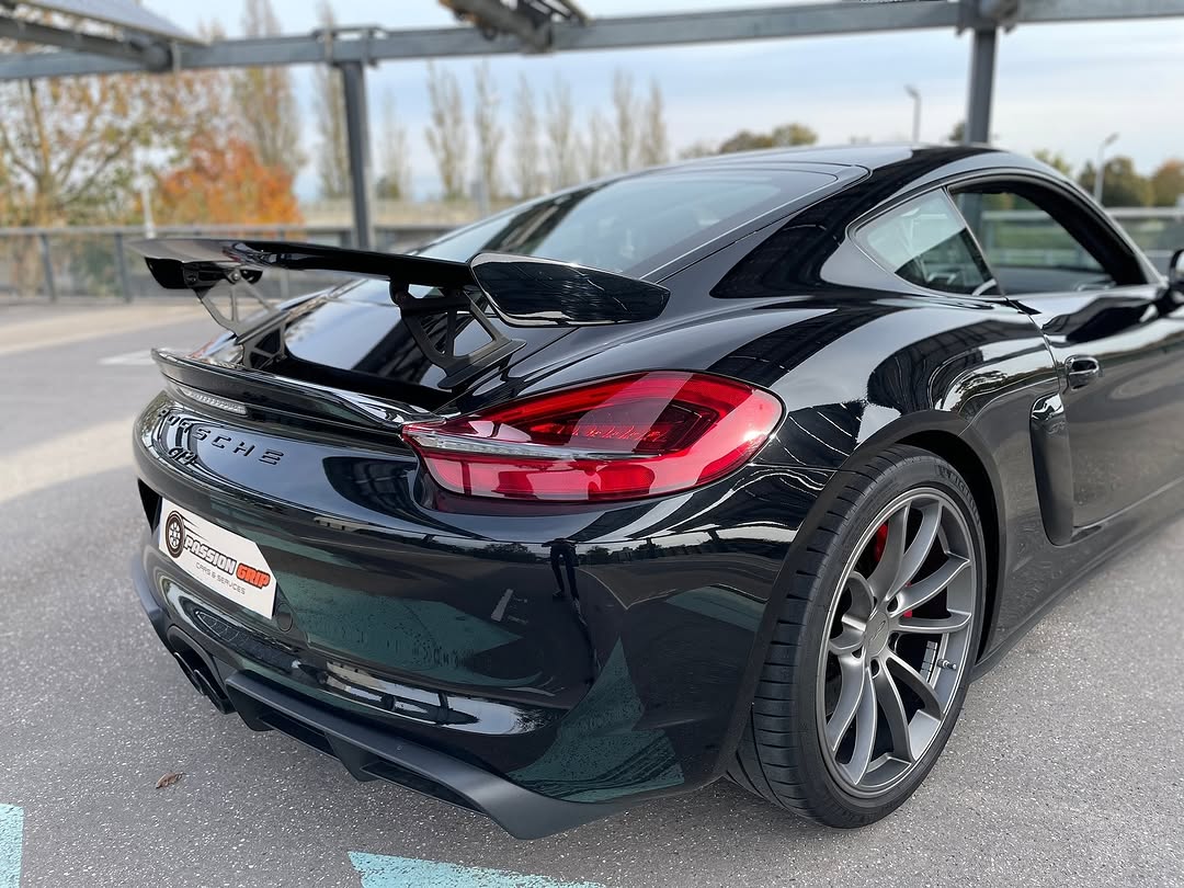 Porsche Cayman GT4 — photo 2