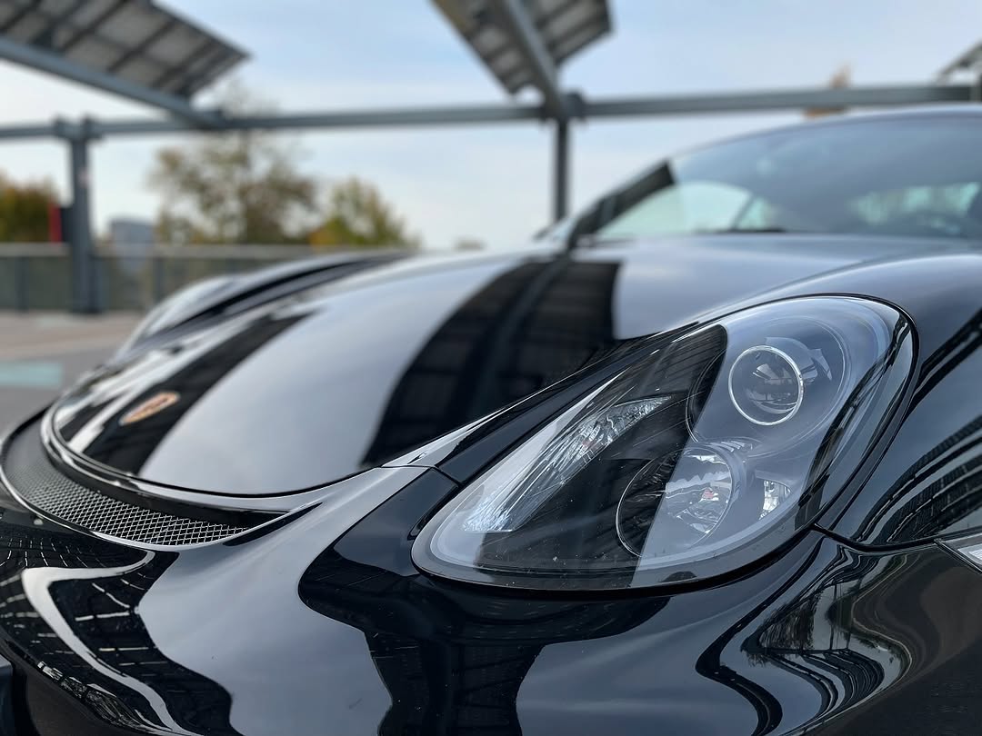 Porsche Cayman GT4 — photo 3