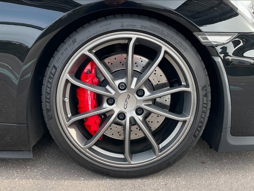Porsche Cayman GT4 — photo 4