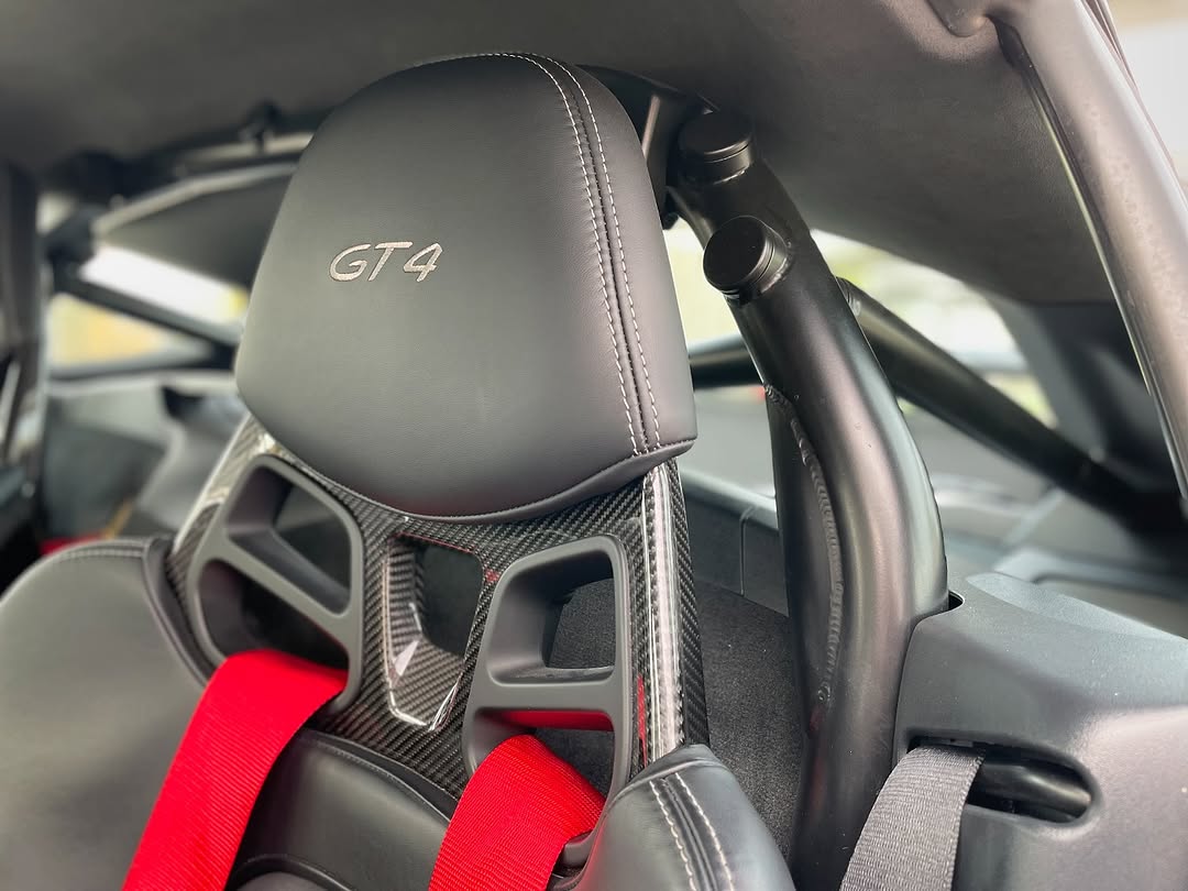 Porsche Cayman GT4 — photo 8