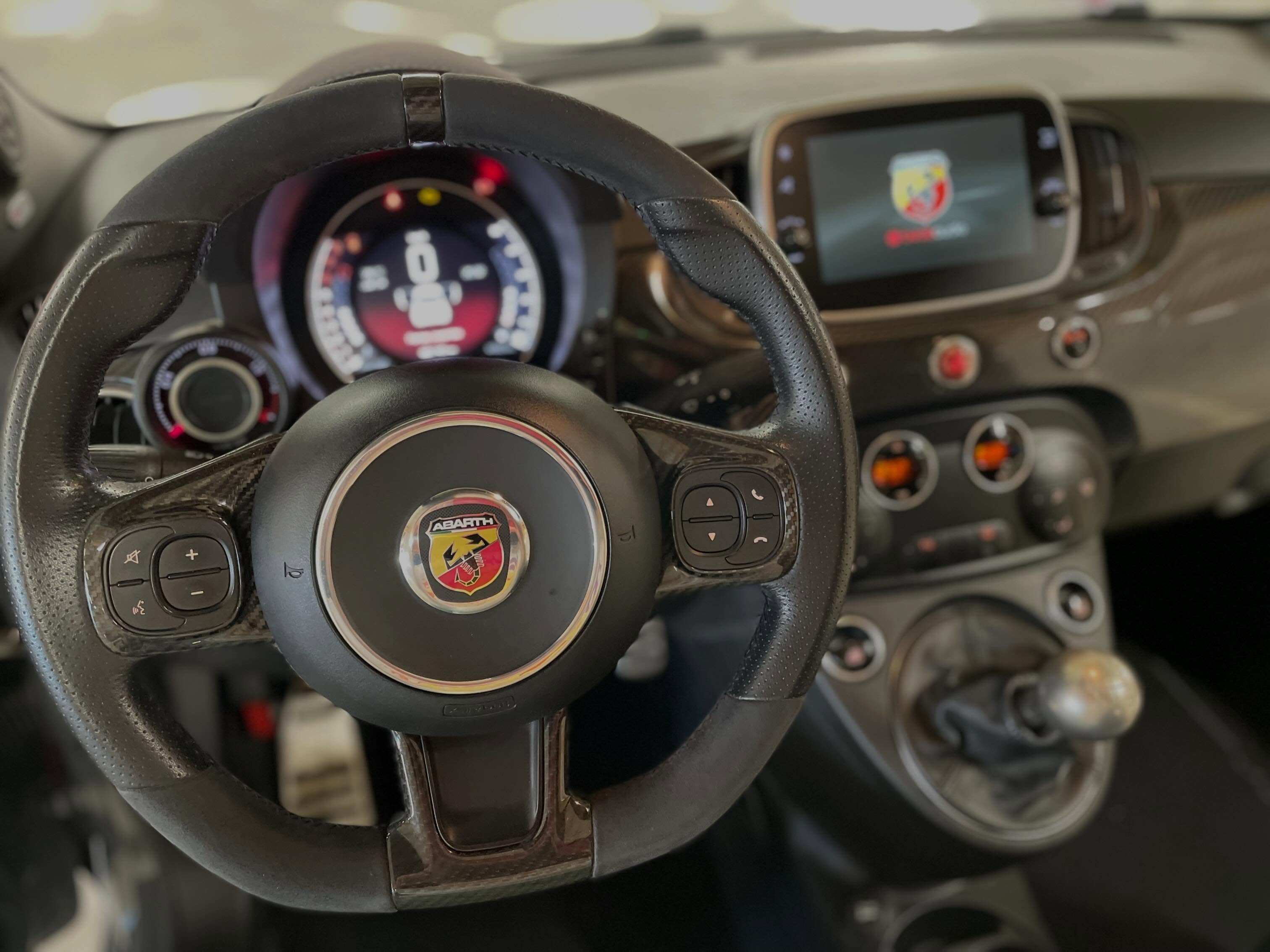 Fiat 500 - Abarth 695 XSR Yamaha Limited Edition — photo 9